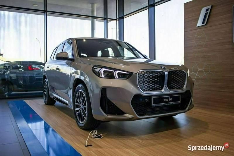 Nowe BMW iX1 Luxury Line 225 kW (306 KM) 2026 Srebrny SUV