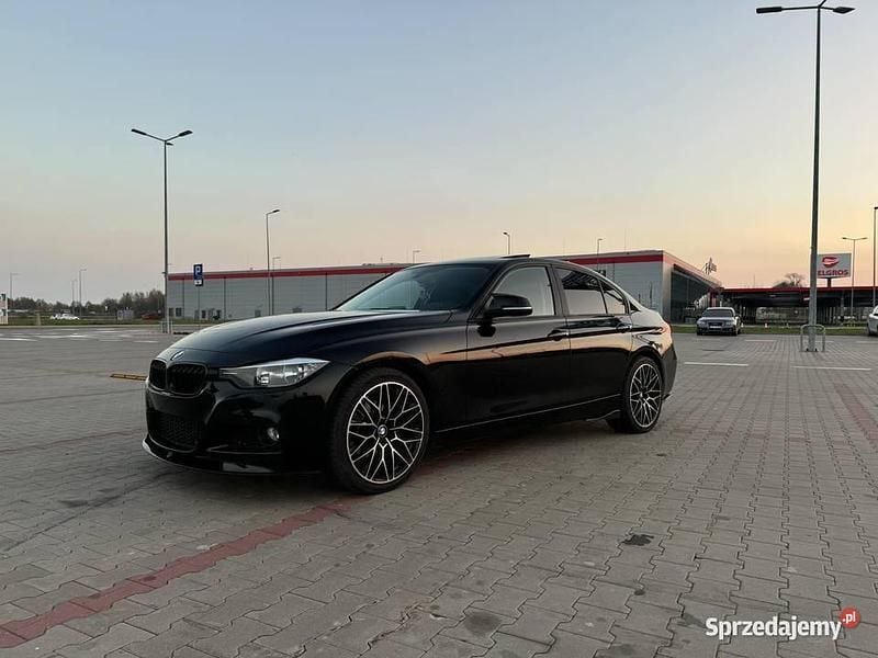 Czarny Używany 2013 BMW 328 Sport Line Sedan/Limuzyna | 64 000 zł (Dobra cena) - Obraz 1/4