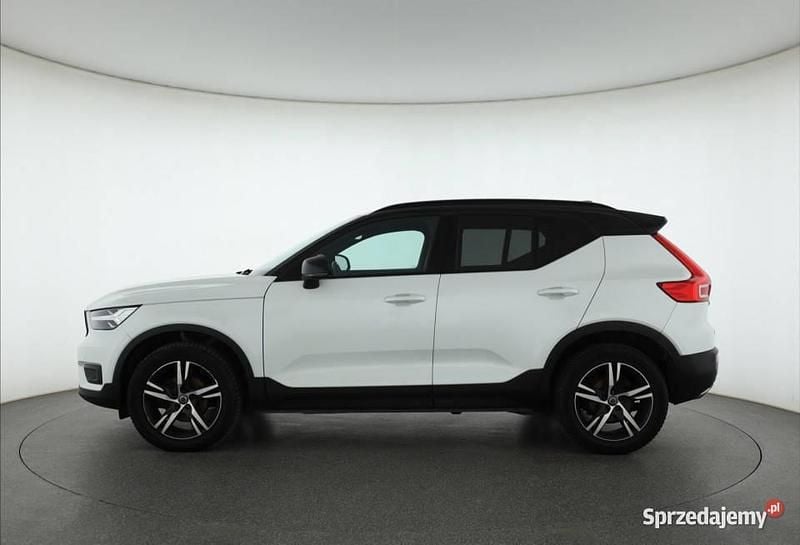 Używany Volvo XC40 156 KM (114 kW) 2018 Biały SUV