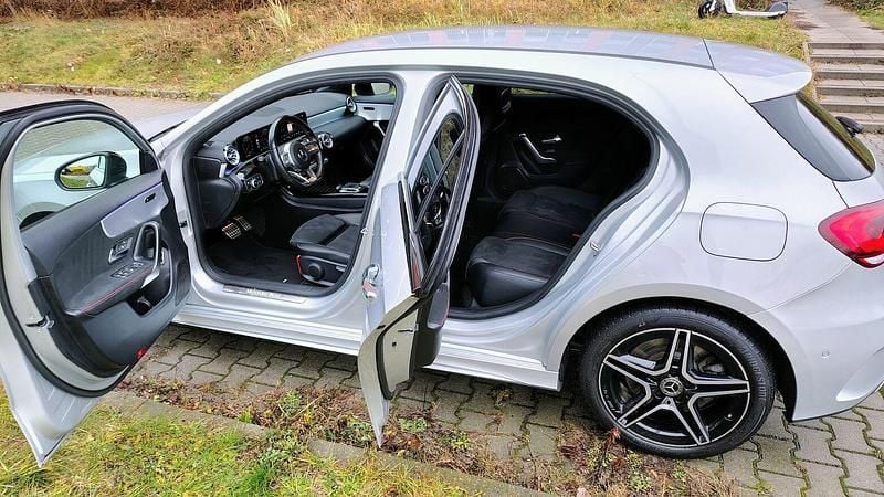 Srebrny Używany 2020 Mercedes A250 Business Hatchback | 99 900 zł - Obraz 1/4