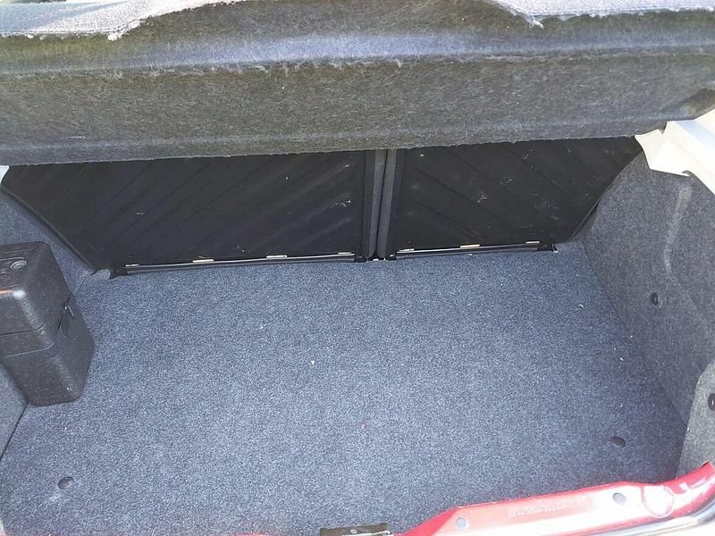 Używany Peugeot 206 2012 Czerwony Sedan/Limuzyna