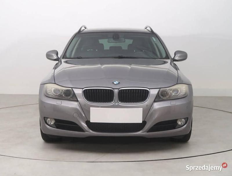 Szary Używany 2009 BMW 320 Kombi | 21 499 zł (Uczciwa cena) - Obraz 1/4