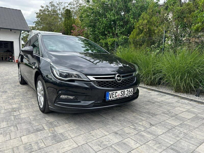 Czarny (metalik) Używany 2016 Opel Astra Kombi | 44 900 zł (Uczciwa cena) - Obraz 1/4