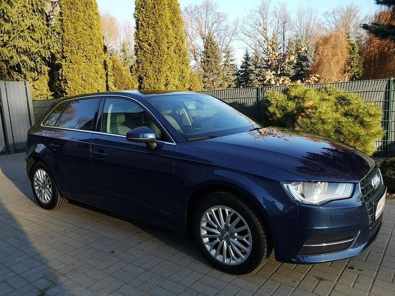 Używany Audi A3 Sportback 140 KM (102 kW) 2013 Granatowy Hatchback