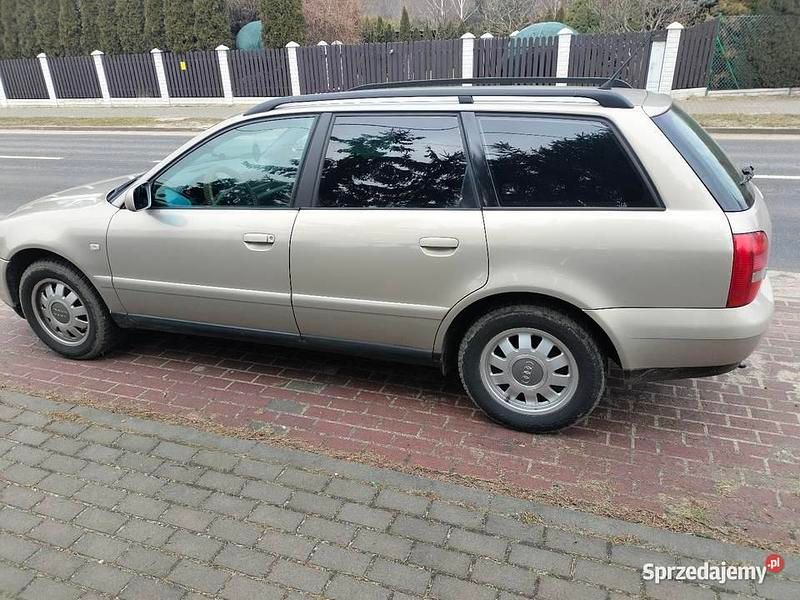 Beżowy Używany 1999 Audi A4 Kombi | 6000 zł (Dość drogi) - Obraz 1/4