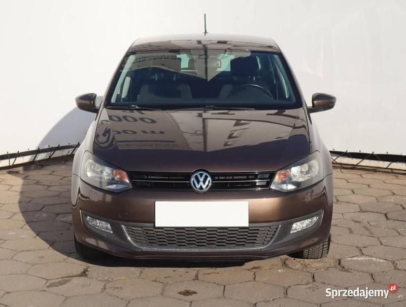 Brązowy Używany 2013 VW Polo Hatchback | 27 999 zł (Uczciwa cena) - Obraz 1/4