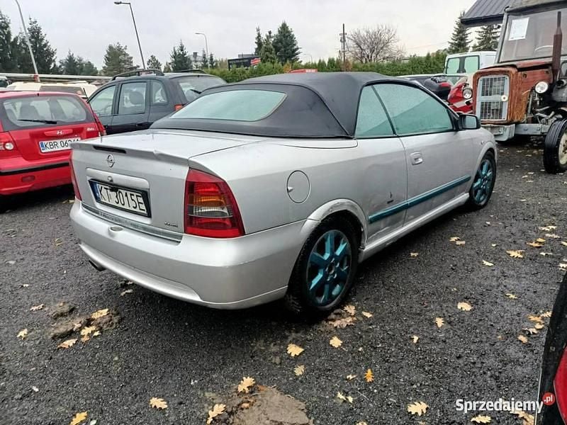 Używany Opel Astra Cabriolet 125 KM (91 kW) 2003 Srebrny Kabriolet