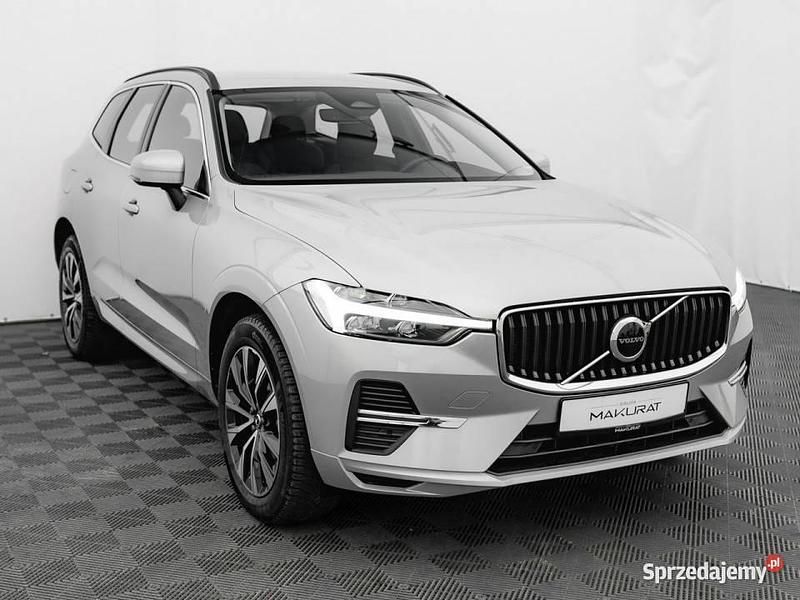 Używany Volvo XC60 Core 197 KM (144 kW) 2023 Srebrny (metalik) SUV