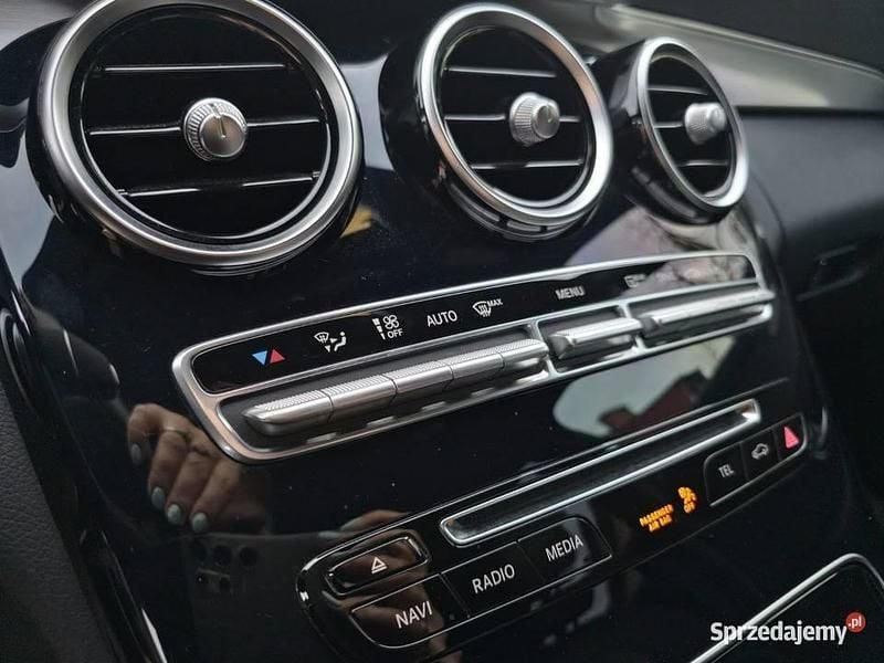 Używany Mercedes C200 184 KM (135 kW) 2016 Czarny Sedan/Limuzyna