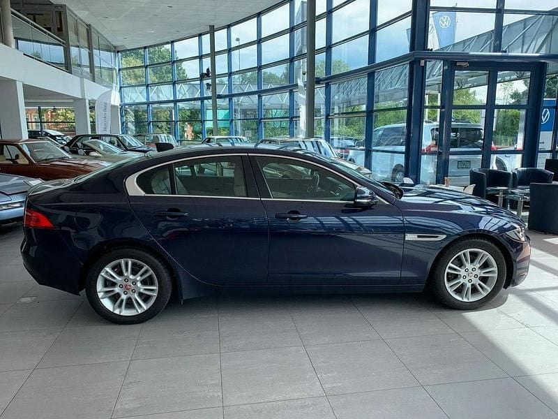 Używany Jaguar XE 180 KM (132 kW) 2017 Niebieski Sedan/Limuzyna