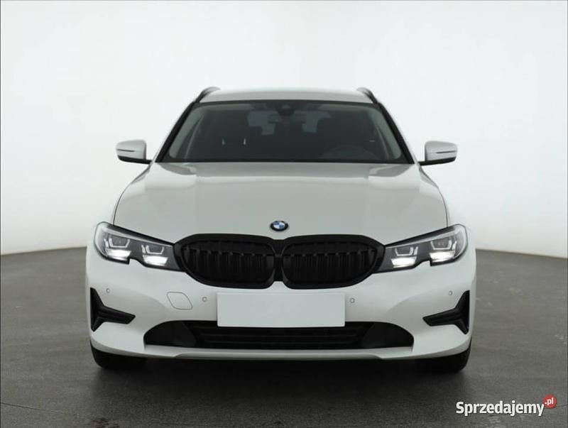 Biały Używany 2022 BMW 318 Kombi | 104 999 zł (Super Cena) - Obraz 1/4