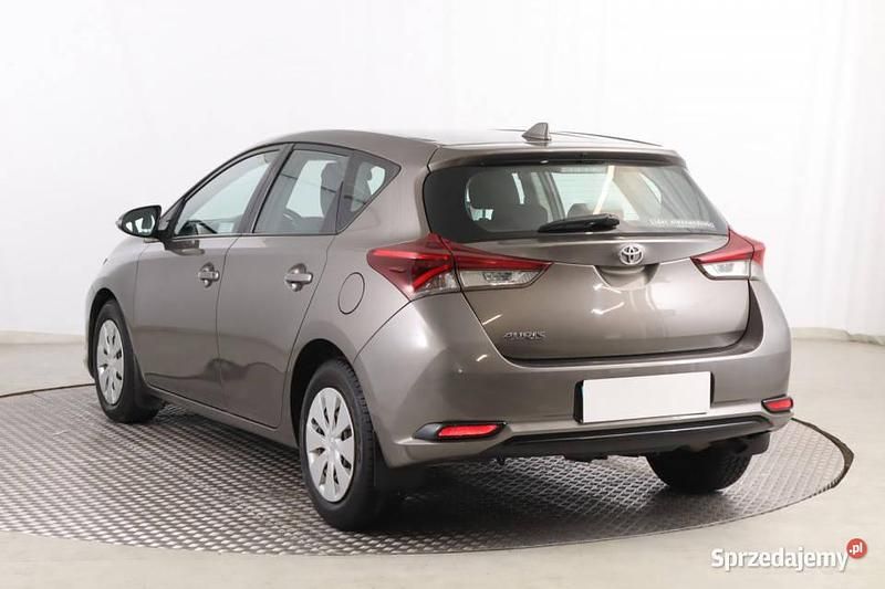 Używany Toyota Auris 99 KM (72 kW) 2017 Szary Hatchback