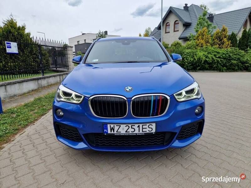 Niebieski Używany 2017 BMW X1 Shadowline SUV | 89 900 zł - Obraz 1/4