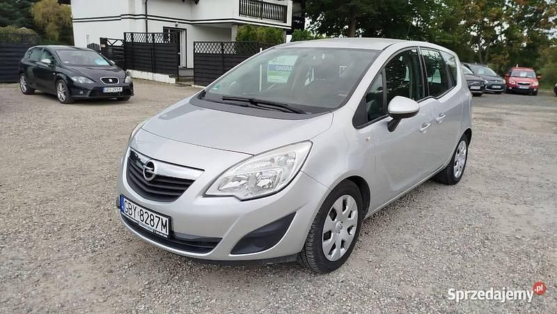 Srebrny Używany 2013 Opel Meriva Minivan | 22 900 zł (Drogi) - Obraz 1/4