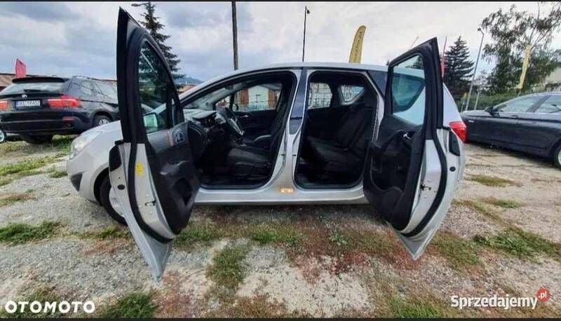 Używany Opel Meriva 2011 Srebrny Minivan