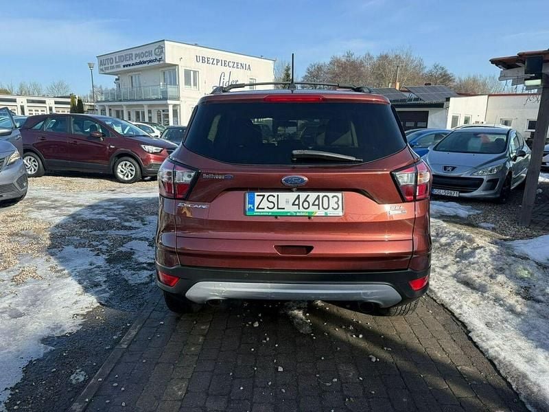 Używany Ford Escape 180 KM (132 kW) 2018 Wiśniowy SUV