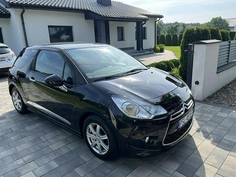 Czarny Używany 2015 DS Automobiles DS3 Hatchback | 20 000 zł - Obraz 1/4