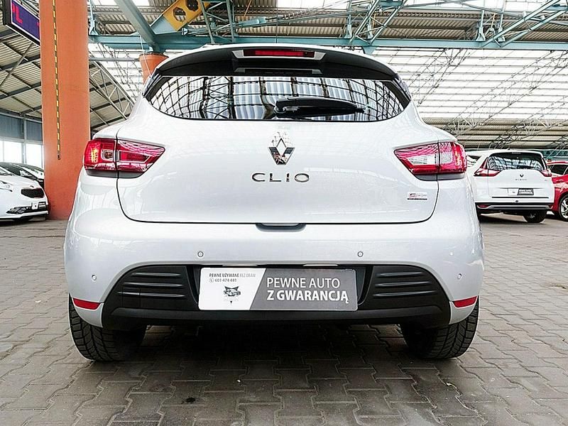 Używany Renault Clio V 90 KM (66 kW) 2020 Srebrny Hatchback