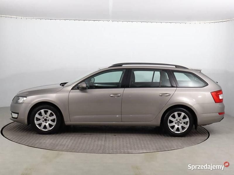 Używany Skoda Octavia 180 KM (132 kW) 2014 Beżowy Kombi