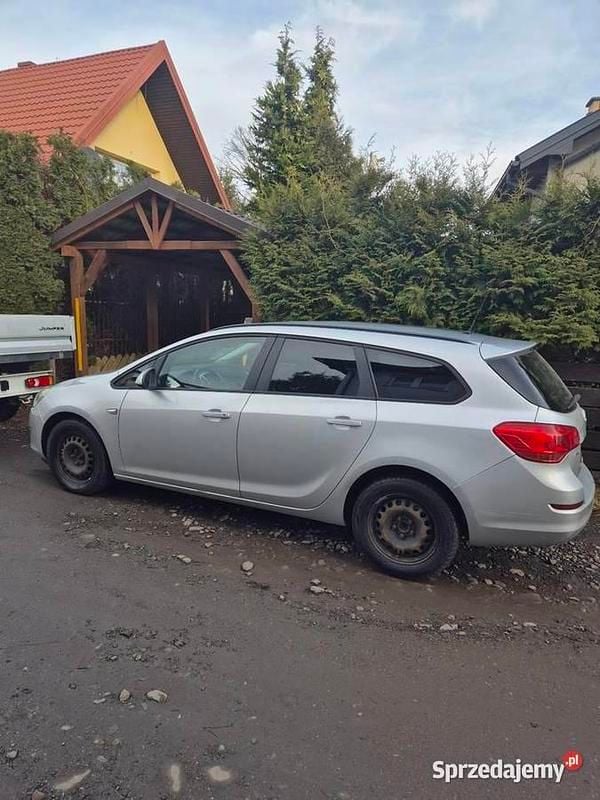 Srebrny Używany 2011 Opel Astra Kombi | 9200 zł (Super Cena) - Obraz 1/4