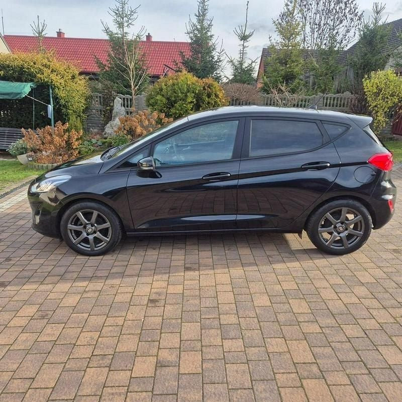 Czarny Używany 2018 Ford Fiesta Hatchback | 39 900 zł (Uczciwa cena) - Obraz 1/4