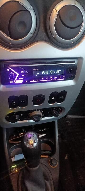 Srebrny Używany 2010 Dacia Sandero Hatchback | 5000 zł (Uczciwa cena) - Obraz 1/4