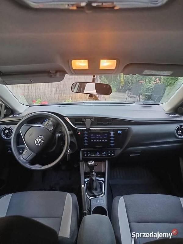 Używany Toyota Auris 2018 Biały Hatchback