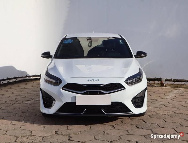 Biały Używany 2022 Kia ProCeed Hatchback | 94 999 zł (Uczciwa cena) - Obraz 1/4