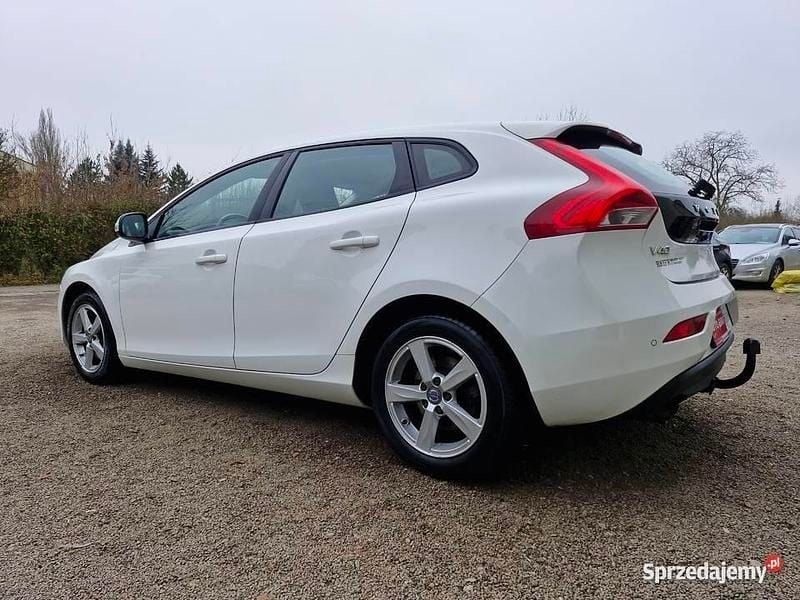 Biały Używany 2014 Volvo V40 Hatchback | 36 900 zł (Uczciwa cena) - Obraz 1/4