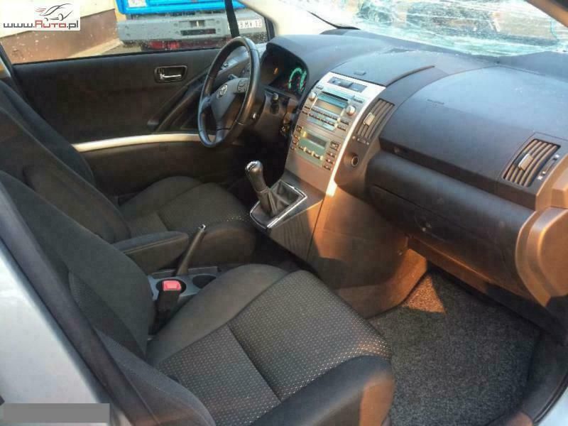 Używany Toyota Corolla Verso 111 KM (81 kW) 2009 Srebrny Minivan