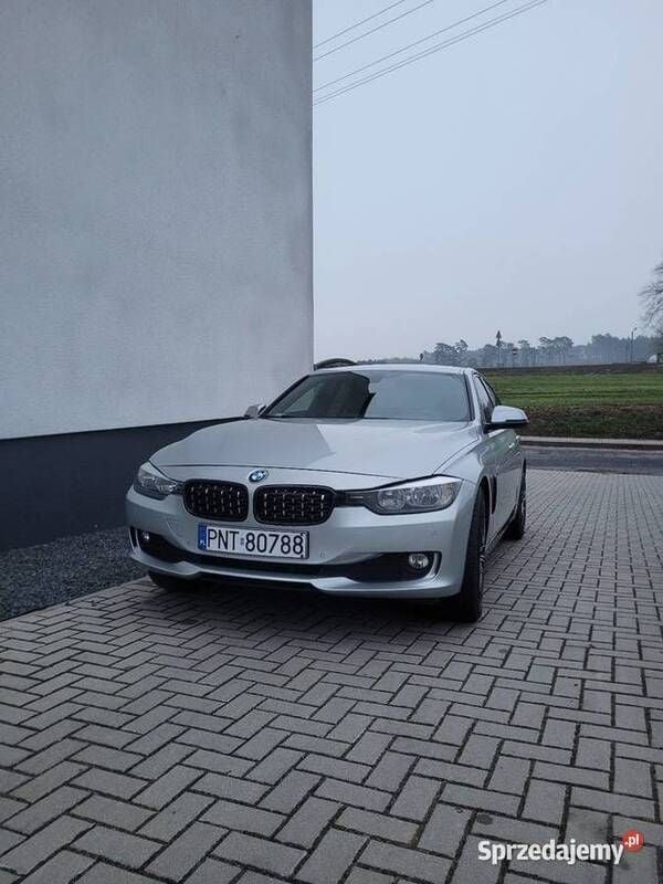 Srebrny Używany 2013 BMW 320 Sport Line Sedan/Limuzyna | 49 000 zł (Dobra cena) - Obraz 1/4