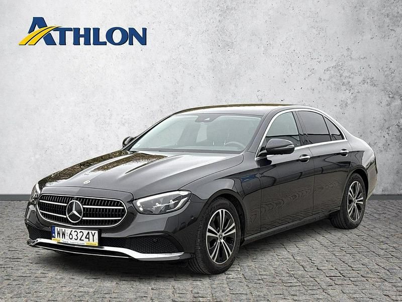 Szary (metalik) Używany 2022 Mercedes E220 Sedan/Limuzyna | 184 600 zł - Obraz 1/4