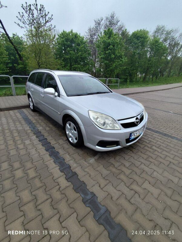 Srebrny (metalik) Używany 2006 Opel Vectra Kombi | 6900 zł (Drogi) - Obraz 1/4