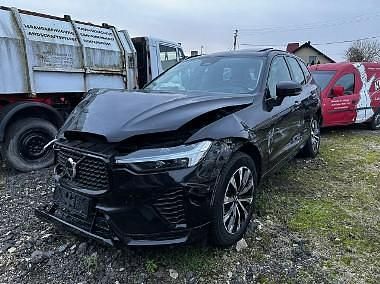 Czarny (metalik, perła) Używany 2023 Volvo XC60 SUV | 69 900 zł - Obraz 1/4