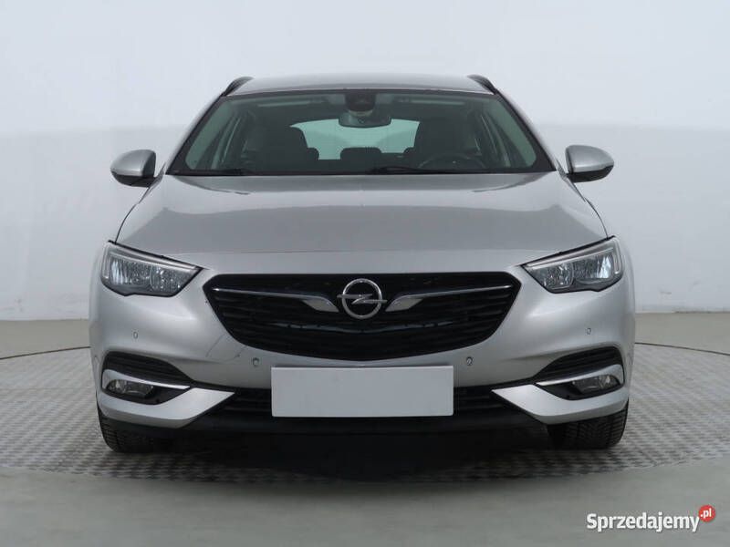 Srebrny Używany 2017 Opel Insignia Kombi | 55 999 zł (Dość drogi) - Obraz 1/4