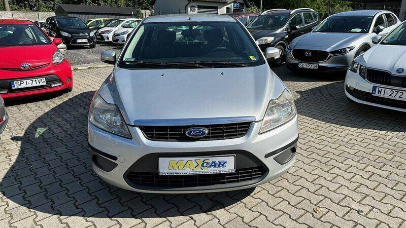 Używany Ford Focus 90 KM (66 kW) 2009 Srebrny (metalik) Sedan/Limuzyna