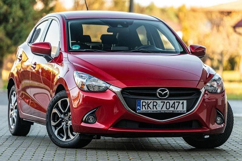 Czerwony Używany 2015 Mazda 2 Hatchback | 38 900 zł (Uczciwa cena) - Obraz 1/4