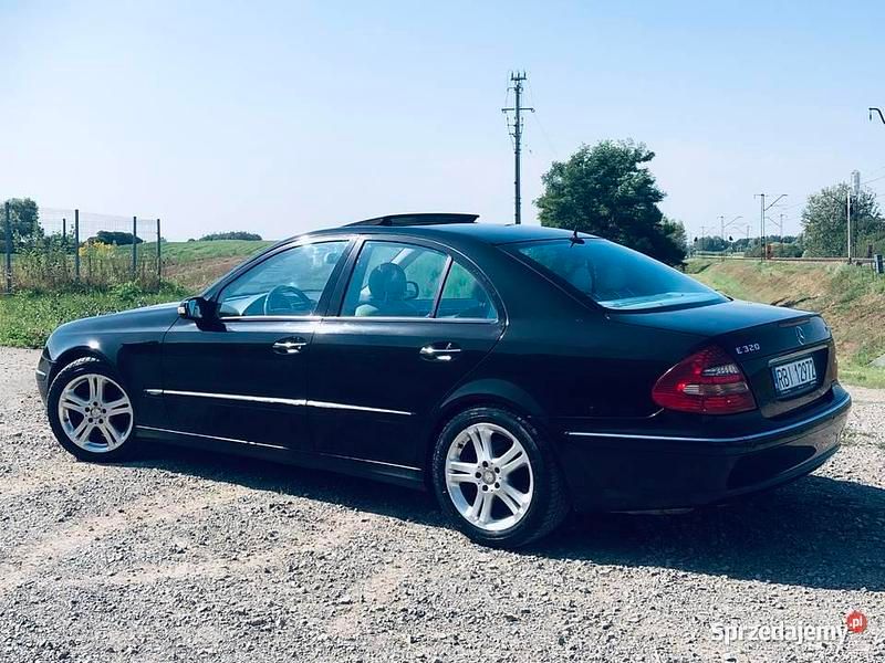 Używany 2004 Mercedes E320 Avantgarde | 20 000 zł - Obraz 1/4