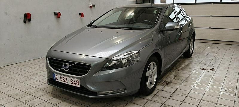 Używany Volvo V40 115 KM (84 kW) 2015 Szary Hatchback