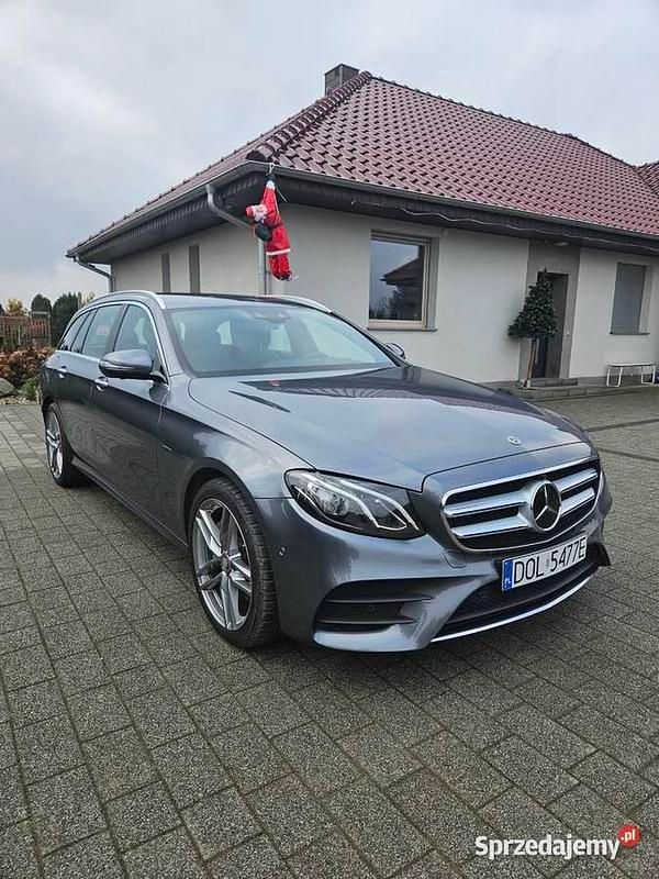 Używany 2019 Mercedes E300 AMG line | 150 000 zł - Obraz 1/4