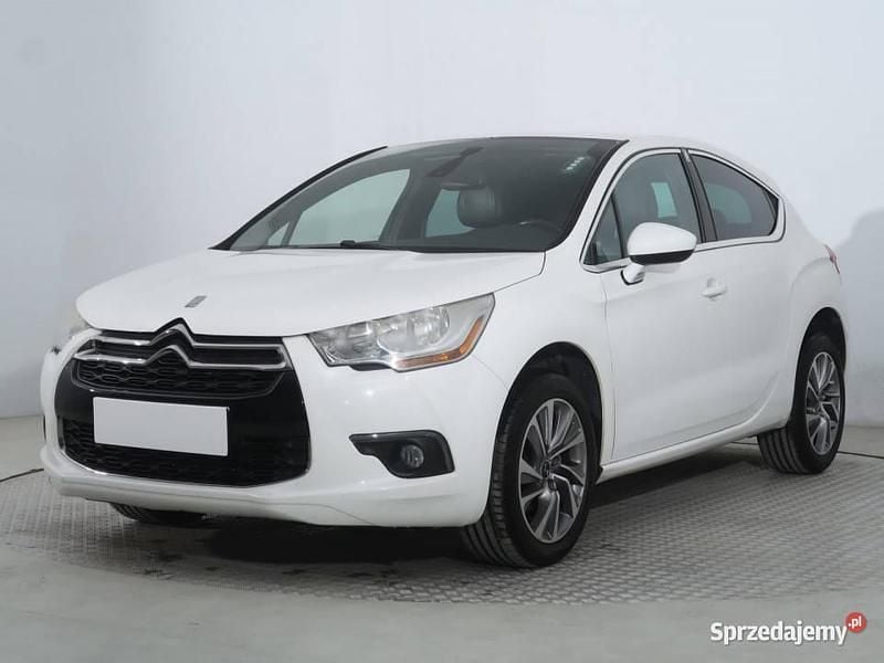 Używany Citroën DS4 120 KM (88 kW) 2011 Biały Hatchback