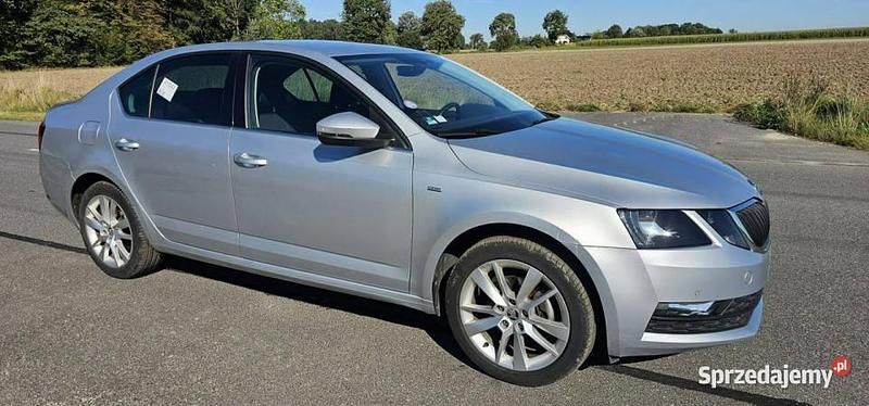 Używany Skoda Octavia Clever 150 KM (110 kW) 2018 Srebrny Hatchback