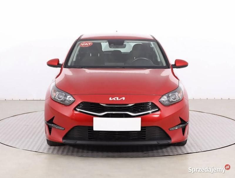 Czerwony Używany 2023 Kia Ceed 2 Hatchback | 82 999 zł (Uczciwa cena) - Obraz 1/4