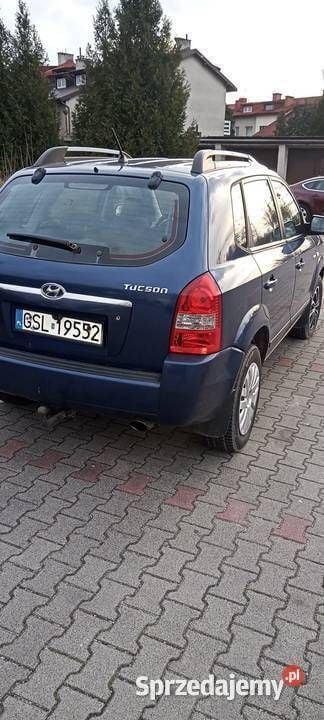 Granatowy Używany 2005 Hyundai Tucson SUV | 12 500 zł - Obraz 1/4
