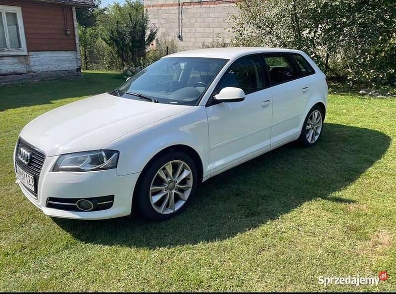 Biały Używany 2012 Audi A3 Comfort Hatchback | 34 900 zł (Uczciwa cena) - Obraz 1/4