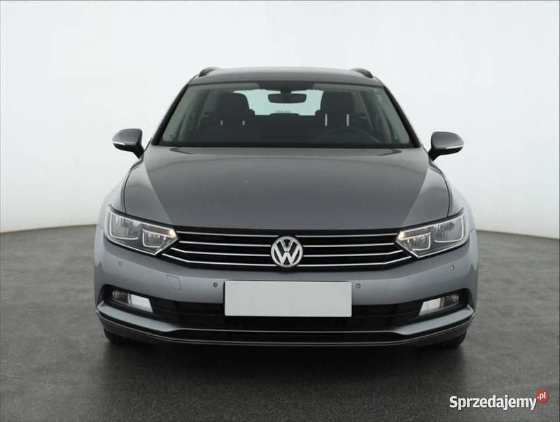 Srebrny Używany 2017 VW Passat Kombi | 40 999 zł (Dobra cena) - Obraz 1/4
