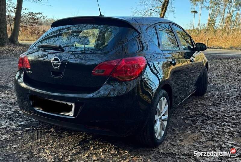 Używany Opel Astra 2010 Czarny Hatchback