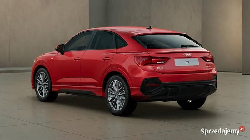 Używany Audi Q3 Sportback S-Line 150 KM (110 kW) 2024 Czerwony SUV