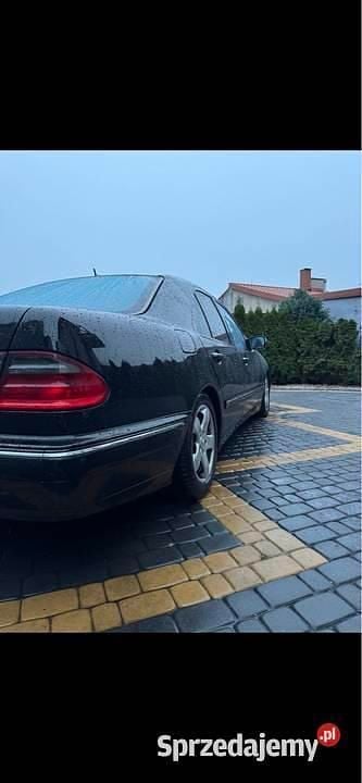 Używany Mercedes E320 2001 Czarny Sedan/Limuzyna