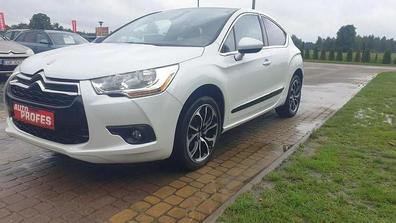 Używany Citroën DS4 130 KM (95 kW) 2015 Biały Hatchback